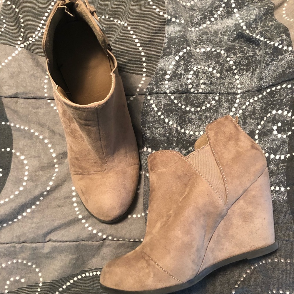 Tan wedges
